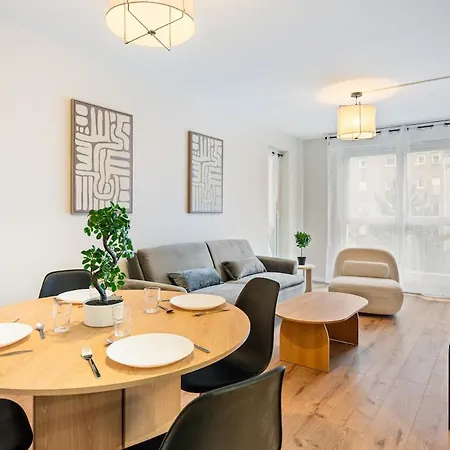 Grand 4 Avec Cinema Dans Centre *