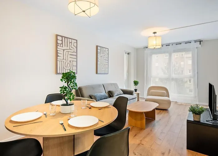 Grand 4 Avec Cinema Dans Centre *