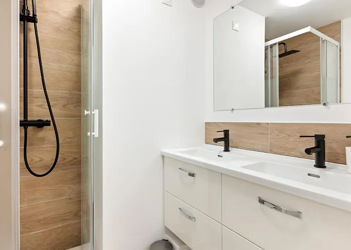 Grand 4 Avec Cinema Dans Centre *